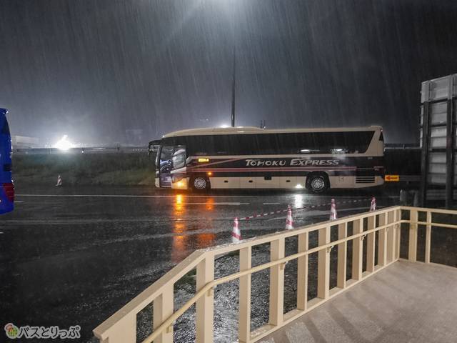 台風の影響で強い雨が降っていました