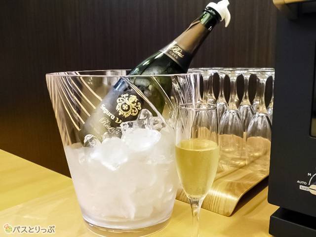 朝は自由にいただけるスパークリングワインが登場！
