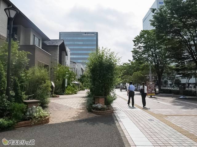 宮城野通の住宅展示場前がシャトルバスのりばになることが多い