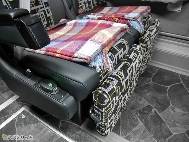 足の疲れを軽減してくれるレッグレスト