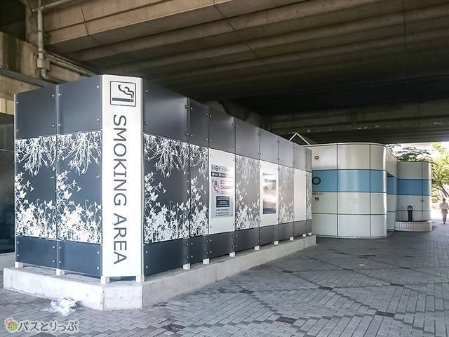 喫煙所と公衆トイレ