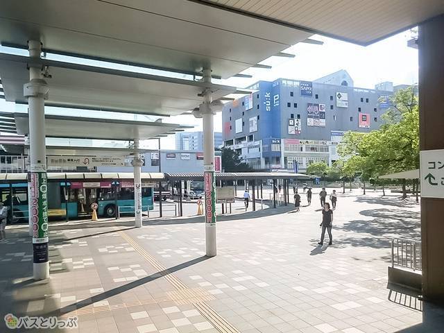 海浜幕張駅北口のバスロータリー