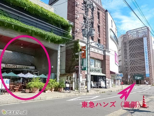 駅前の東急ハンズの裏へ回ってすぐ