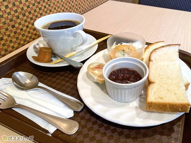 私は小倉トーストのセットを注文しました!