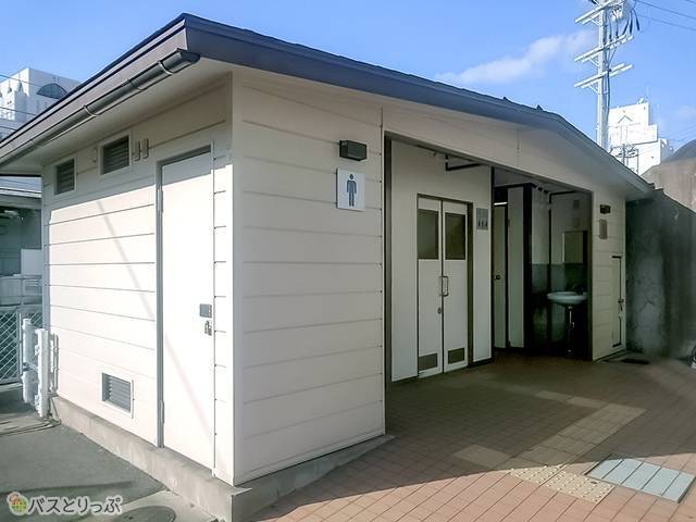 和歌山駅東口改札近くのトイレ