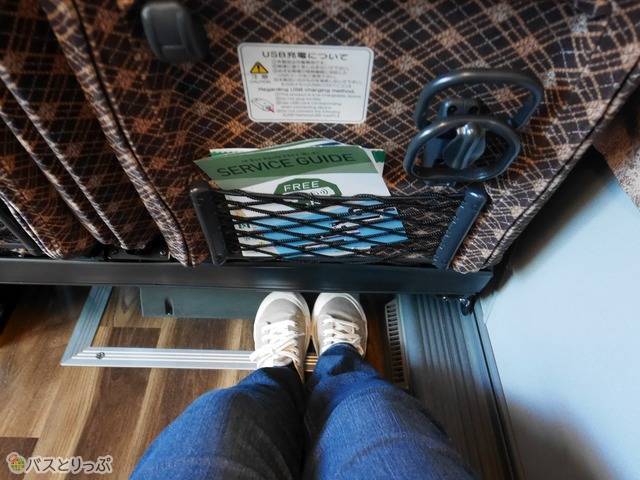 163cmの私が座ってこんな感じ。床が木というのも高級感あります