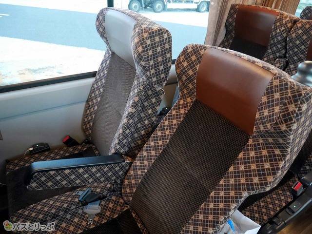 リクライニングの角度は浅めですが十分リラックスできます