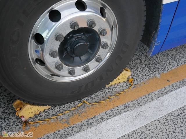 休憩中はしっかりタイヤを固定