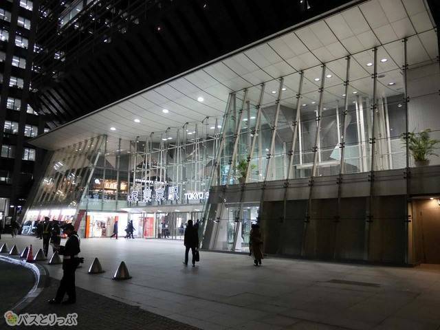東京駅日本橋口までは歩いて30秒