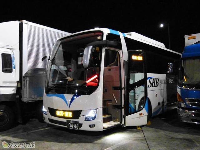 交通費は抑えたいけどリラックスもしたい 杉崎高速バスの4列シートに乗車 神戸 東京 高速バス 夜行バス バスツアーの旅行 観光メディア バス とりっぷ