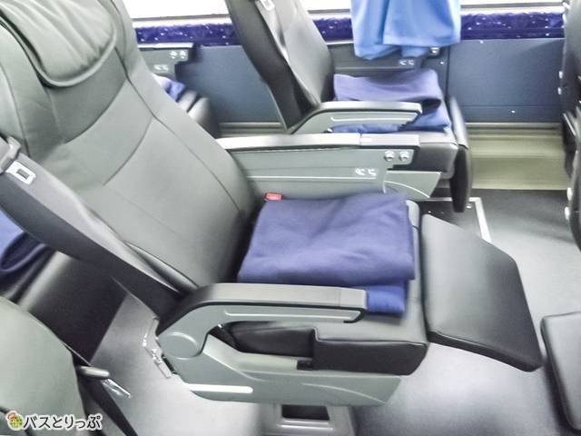 フットレストとレッグレスト付き