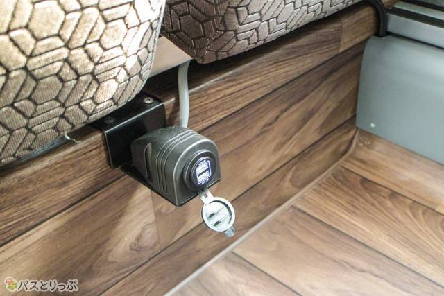 USBポート(座席によって設置場所は異なる)