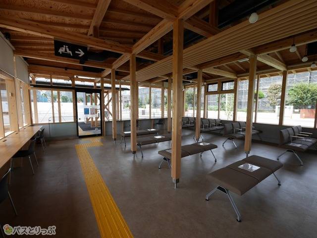 コンセントは待合室のカウンターに