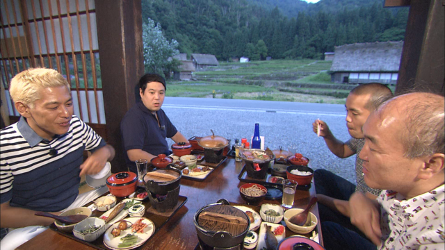 白川郷食事③寄り4ショット.png