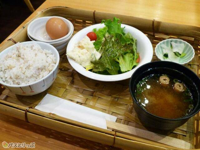 「奈良のうまいもんプラザ」和朝食.jpg