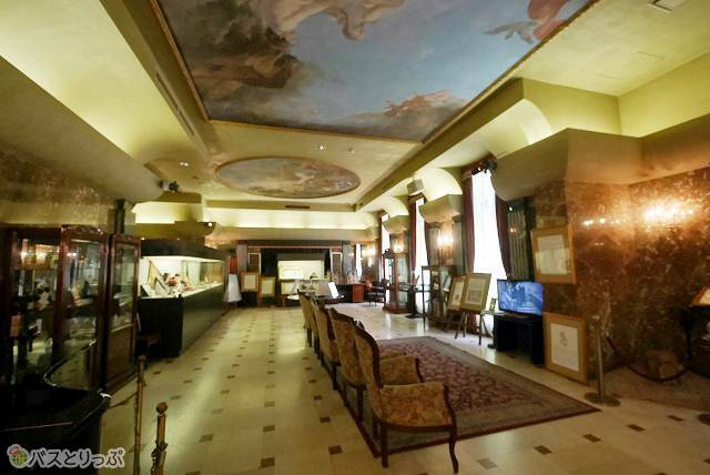 巨大な天井画は迫力！