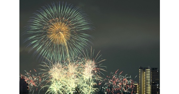 3年ぶりに開催 22年度 なにわ淀川花火大会 を観覧席から見るならバスツアーがおすすめ 高速バス 夜行バス バスツアーの旅行 観光メディア バスとりっぷ