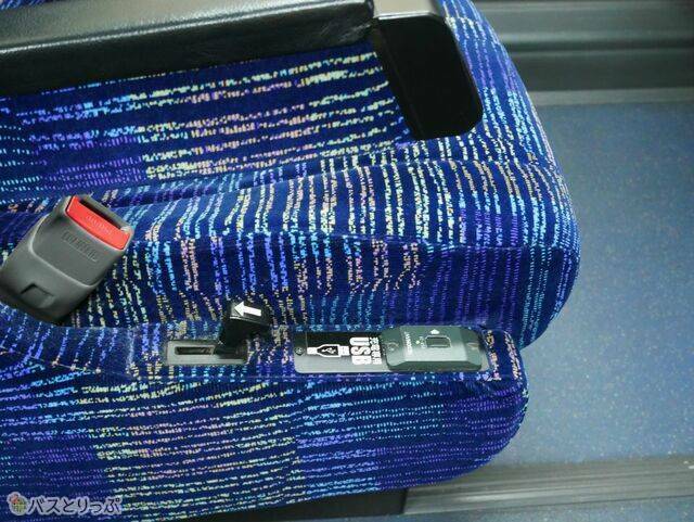 通路側席のUSBポート