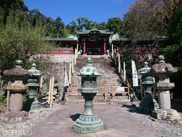  唐門の奥には御社殿