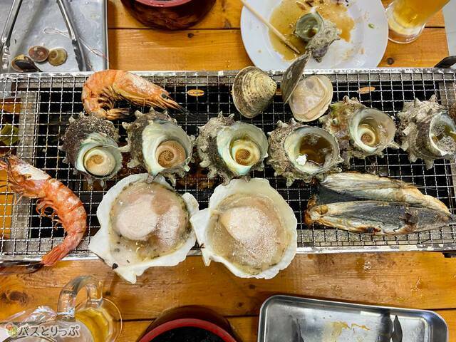 ジュージュー焼いた貝＆自分で作る海鮮丼に舌鼓！ 南房総の浜焼き食べ