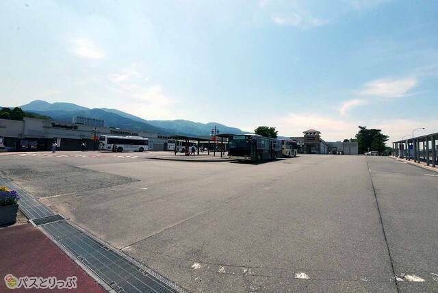 WEST ZONEのバス乗り場
