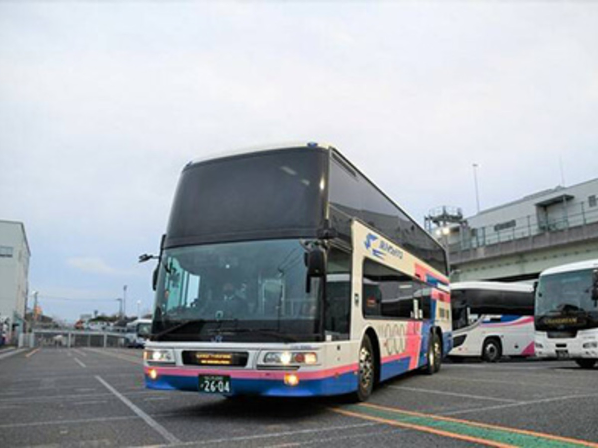 1位は『三菱ふそうエアロキング＆日野セレガRの高速路線車運転体験