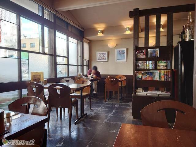 内装はレトロモダン