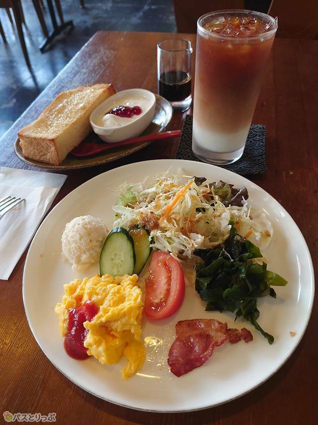 アイスカフェオレをスペシャルモーニングで