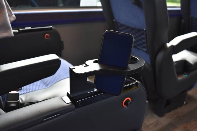 ドリンクホルダー一体型スマホ置き場