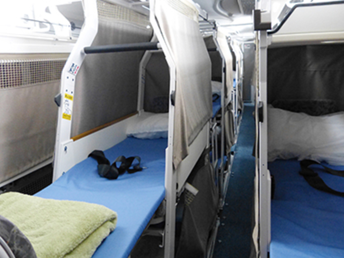 日本初のフルフラット型シート搭載高速夜行バス「FLATON（フラットン