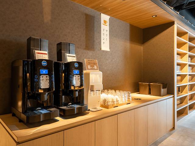 1階には無料のコーヒーコーナーが.jpg