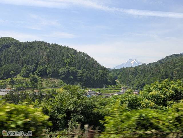 富士山を見たい人は進行方向左側（A・B）席に座るべし