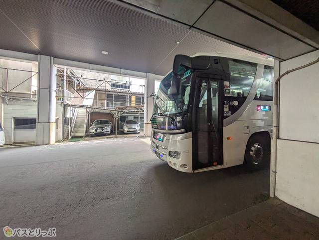 駒ヶ根バスターミナルに入ってくる高速バス