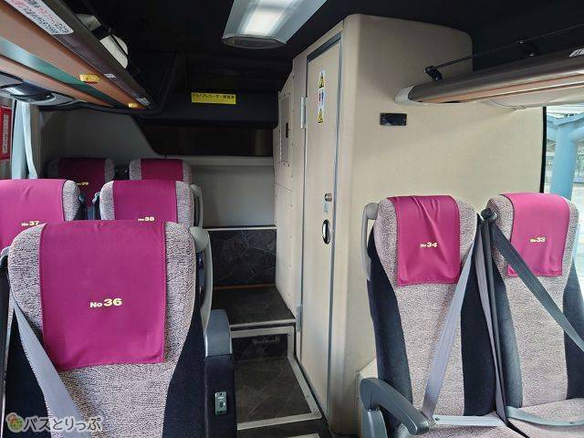 車両の最奥右手にトイレが.