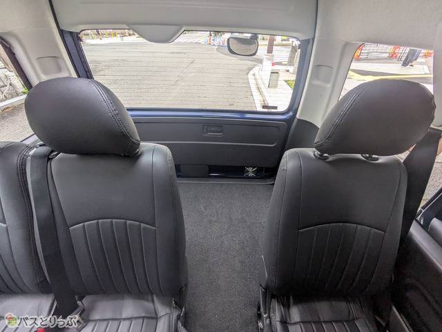 大きな荷物は車内後部へ