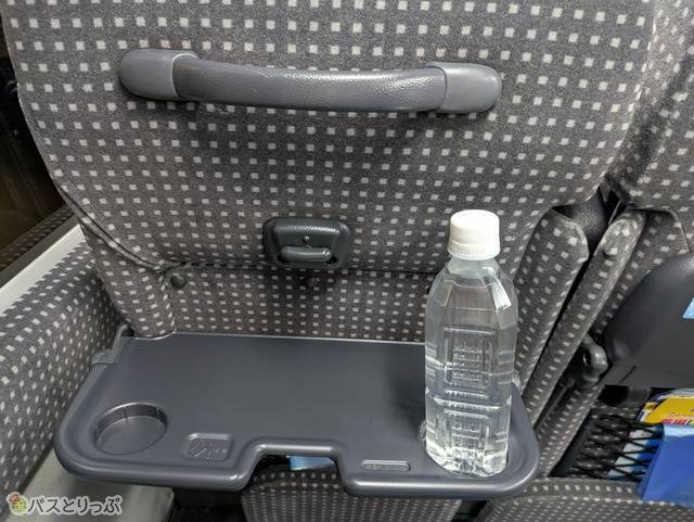 テーブルがあるのもうれしい.jpg
