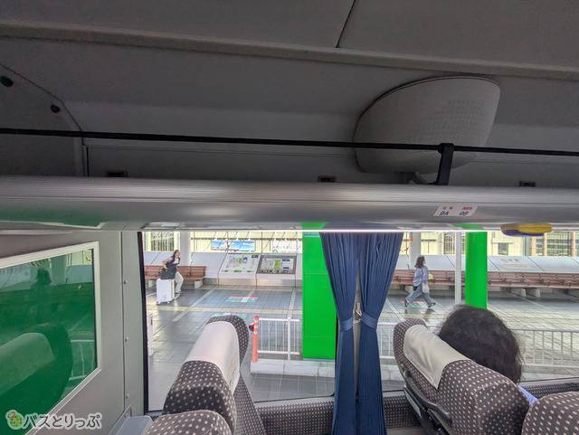 比較的高さのある手荷物用スペース.jpg