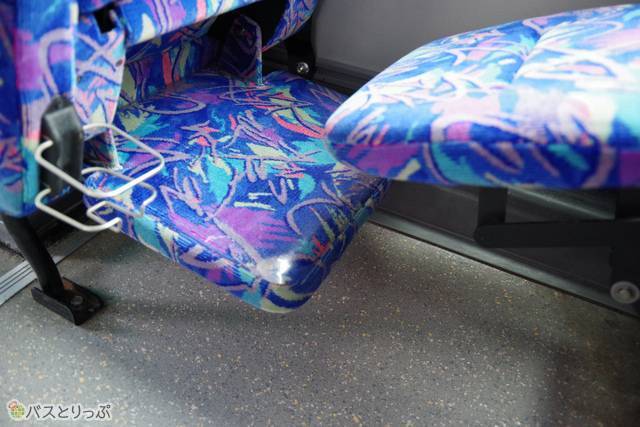 フットレスト・レッグレストのクローズアップ。ドリンクホルダーもここ