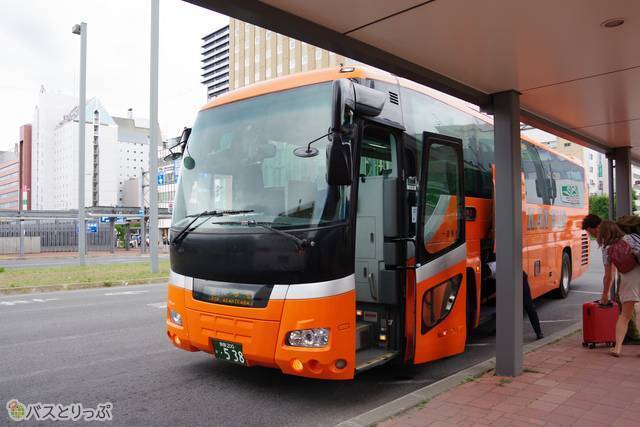 旭川駅前バス停に到着！