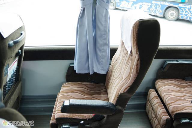 座席：リクライニングする前の状態