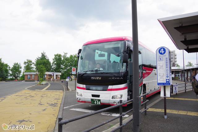 富良野駅前へ到着！