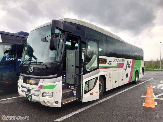 ジェイ・アール北海道バスの車内をシート別に詳しく紹介！ 4列シート