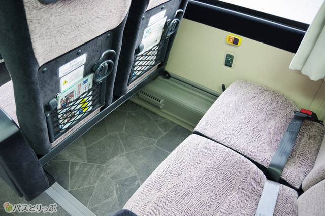 足元のスペースはゆったりめ