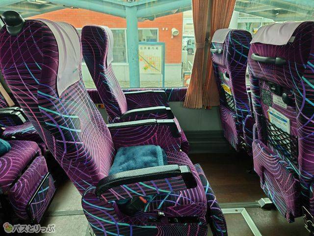 横から見た座席シート