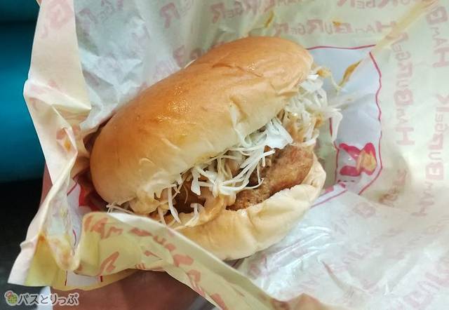 カレーチキンを挟んだカレーチキンバーガー