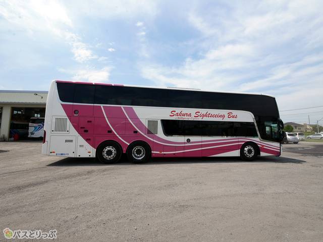 さくら観光バスの新型車両はスカニア製2階建て高速バス
