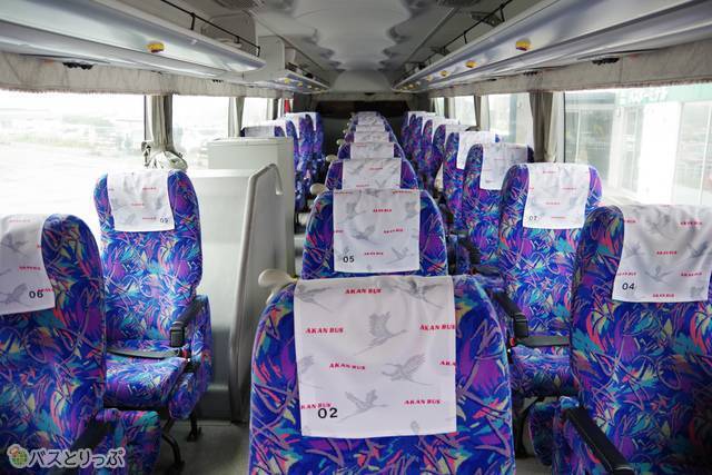 独立したシートが3列で並びます