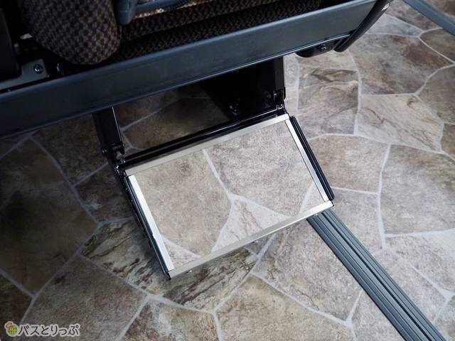 フットレスト(土足側)