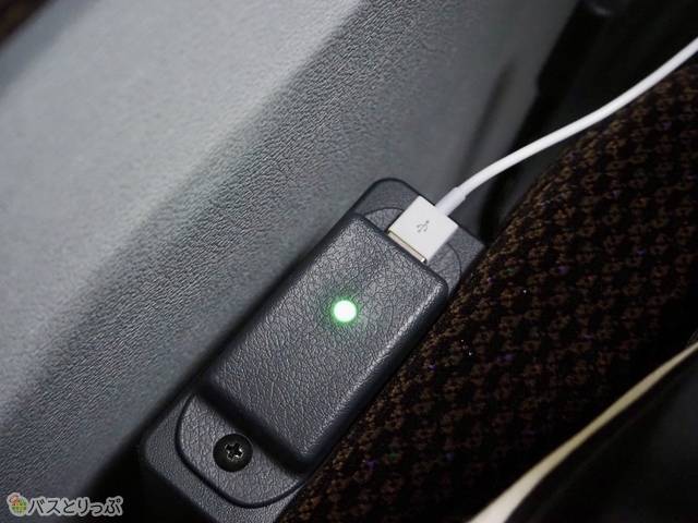 シート横のUSBポート
