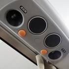 頭上でエアコン調整可能。暗い時間帯は読書灯も